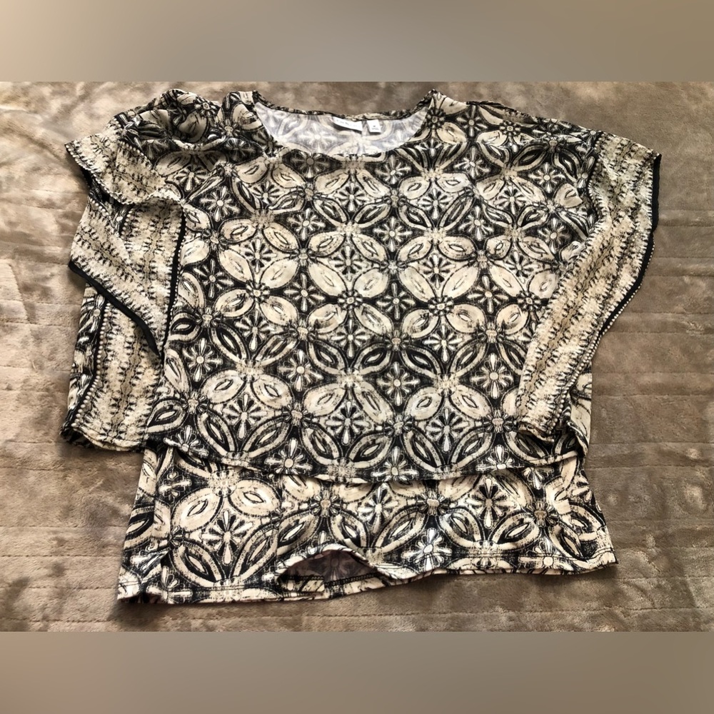 Cream/tan and black blouse from Kim Rogers. Size medium.